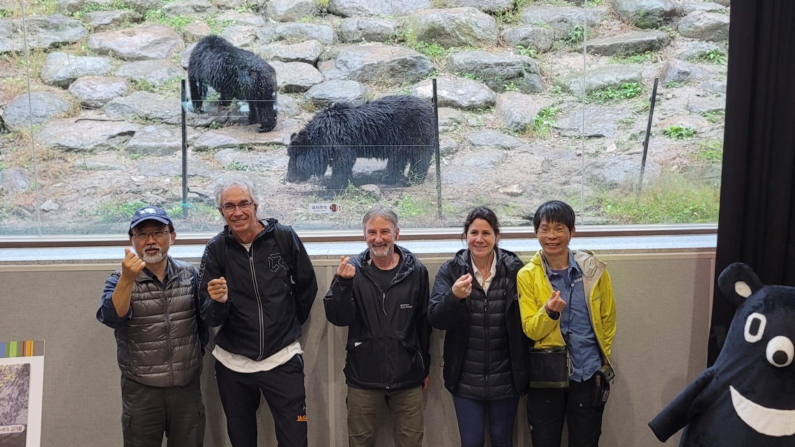 BSG members visiting research center at Jirisan NP, Korea