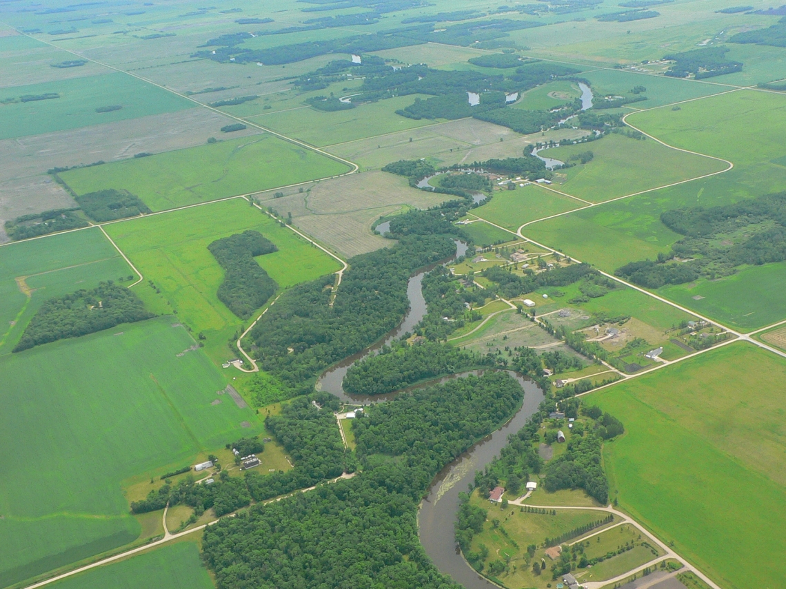 American black bear_U americanus_Minnesota_wooded river corridor used for travel through agricultural landscape_D Garshelis